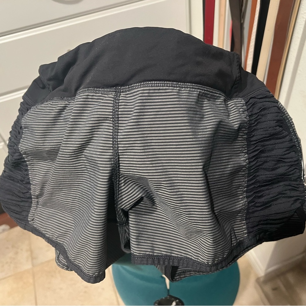 Lululemon Run: Bright At Night Shorts Tonka Stripe Cashew / Black Size 8